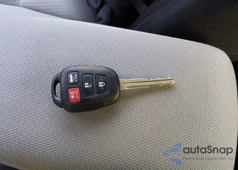 2014 Toyota Corolla Le z USA, uszkodzony, nr VIN 5YFBURHE4EP042508